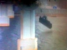 Водителю фуры из Набережных Челнов, которая упала в Вятку, выжить не удалось