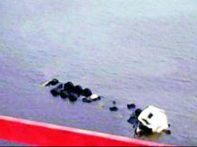 Грузовик 'Скания', упавший с моста в Вятку, ночью достали из реки