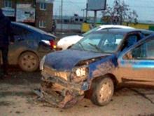 Пьяный водитель «собрал в кучу» несколько автомобилей, остановившихся у светофора