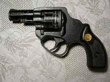 Полицейские отняли у инженера самодельный револьвер