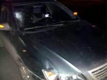 Попавший под машину пешеход доставлен в больницу с переломом ноги в состоянии шока