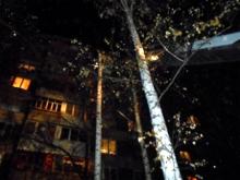 В 7-м комплексе подожгли квартиру сразу в четырех местах – она выгорела полностью