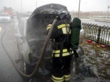 В Набережных Челнах во время движения загорелись автомобили: иномарка и «Газель» с хлебом.