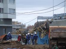 На строительстве Sunrise city сегодня под утро обрушился деревянный мост