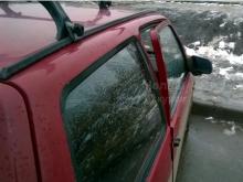 На автостоянке у студенческого общежития обокрали три машины