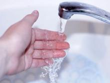 Нужно ли ждать, пока вода из-под крана «нагреется»?