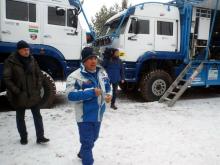 Рустам Минниханов испытал гоночный 'КАМАЗ' и прыгнул на нем с трамплина