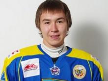 Игрок ХК 'Челны' Айдар Ханнанов забил четыре шайбы из шести в ворота 'Батыра' (Нефтекамск) 