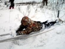 Рыбак дважды провалился под лед в реке Мензеля, но остался жив