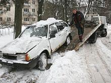 Дорожники вызывают эвакуатор на 4 «заставленные» улицы