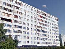 Полицейские и спасатели уговорили наркомана из 27-го комплекса не прыгать с пятого этажа