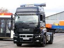 Черный «КАМАЗ» похож на Дарта Вейдера из «Звездных войн»?