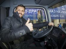 Игроки футбольного клуба 'Зенит' протестировали новые 'КАМАЗы'