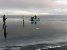 Челнинские спасатели спасли провалившегося под лед рыбака возле села Мелькень