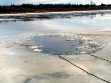 На реке Кама в Мамадышском районе под лед ушел автомобиль 'УАЗ' с двумя мужчинами