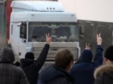 Дмитрий Медведев о протестах против системы 'Платон': 'Протестует меньшая часть дальнобойщиков!'