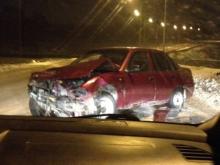 Во дворе дома 37/22 не смогли разъехаться 'ДЭУ Нексия' и 'Ауди'