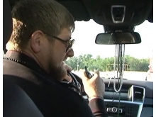 Рамзана Кадырова оштрафовали за непристегнутый ремень безопасности