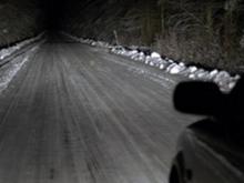 Водитель на автомобиле 'Иран Ходро' сбил насмерть девушку, возвращавшуюся с базы отдыха