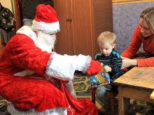 Кому положены бесплатные новогодние подарки?