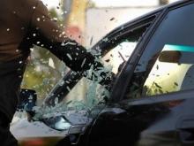 Полиция Набережных Челнов задержала мужчину, укравшего из «KIA Rio» видеорегистратор и антирадар