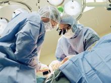 Врачи спасли челнинца, которого ночью ударили ножом в грудь