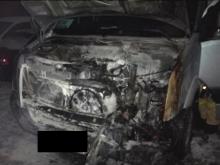 Утром в Набережных Челнах сгорел автомобиль. Еще одна машина столкнулась с трамваем