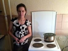 Людмиле Черновой, у которой отобрали детей, подарили новую электрическую плиту