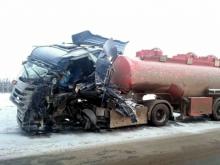 На автотрассе М-7 в Мамадышском районе столкнулись бензовоз и фура