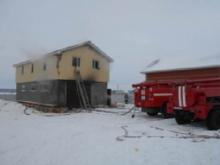 В поселке Кама сгорел гараж под домом,а в садовом обществе 'Ивушка' - дача