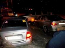 Молодая женщина за рулем столкнулась с двумя попутными автомобилями