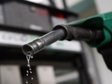 Кто заправляет судовое топливо в автомобиль?