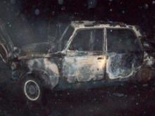 Ночью неизвестные подожгли «ВАЗ-2106» без номеров и «Ладу Ларгус»