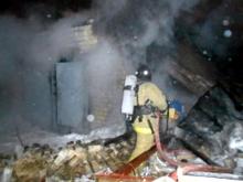 В 54-м комплексе из-за взрыва газового баллона обрушились три гаража, сгорели два автомобиля