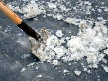 Прокурор требует убирать снег и наледь с тротуаров «до чистого асфальта»