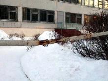 Шлагбаум у школы №45 останется на месте по требованию ФСБ