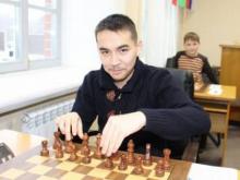 Темирлан Балтабаев лидирует в турнире по быстрым шахматам