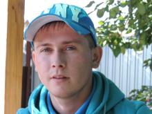 28-летний водитель маршрутки Рунар Кадыров высадил пассажиров, чтобы отвезти в больницу бабушку