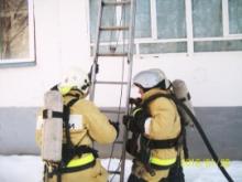 В доме 41/15 из-за короткого замыкания удлинителя обгорела квартира