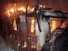 В садовом обществе «Заря» неизвестный спалил дом с баней