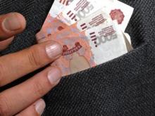 Челнинка прятала около миллиона рублей в кармане кофты в кладовке