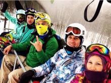 Гонщики команды 'КАМАЗ-мастер' отдыхают на горнолыжном курорте 'Завьялиха'