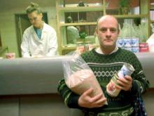 Зарплату продавцам выдают продуктами