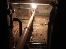 Сантехник боится темноты и террористов, не выключая освещение в подвале