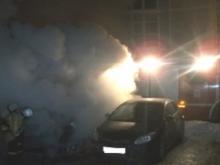 Полиция ищет поджигателя, из-за которого в 12-м комплексе загорелись 'Тойота Камри' и 'Форд фокус'
