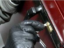 Челнинец во время свидания с ребенком завладел ключами от квартиры экс-супруги, а потом обокрал ее