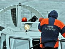 Спасатели ищут на Каме двух рыбаков, которых видели уплывающими на льдине