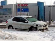 Не пропустивший автомобиль на главной дороге молодой водитель травмировал двух пассажиров