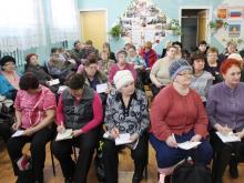 Старшим по домам раздают инструкции и рассказывают, кто им должен платить