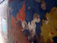 Через полгода после ремонта стала осыпаться краска в подземном переходе на Казанском проспекте